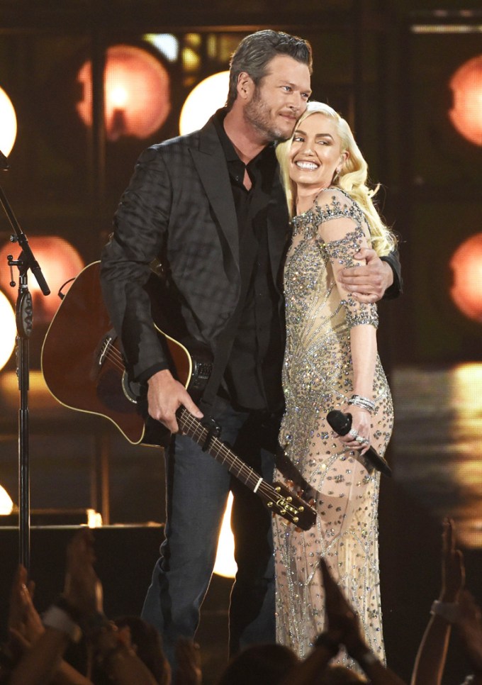 Blake Shelton & Gwen Stefani performing at the 2016 Billboard Music Awards
