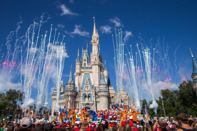‘Disney Parks Magical Christmas Day Parade’