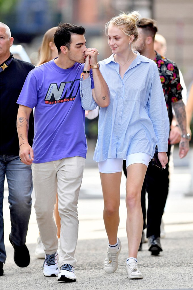 Joe Jonas & Sophie Turner hold hands while out in New York City
