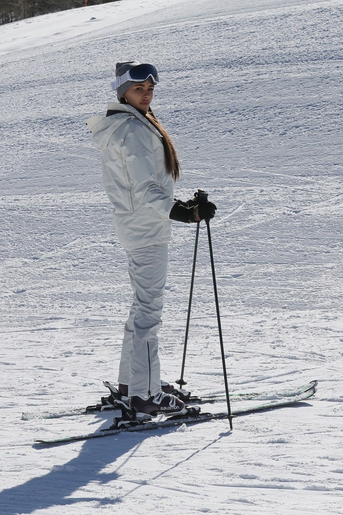 Madison Beer goes skiing in Aspen