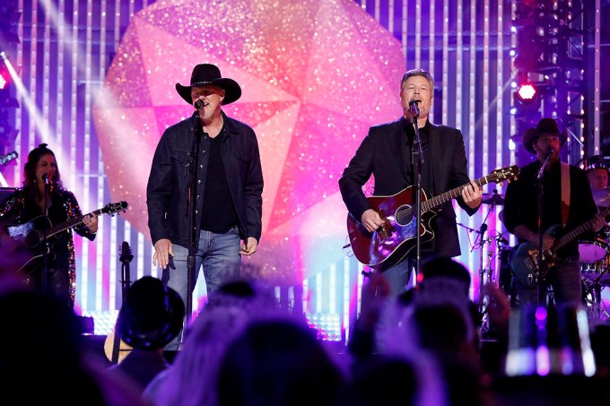 Trace Adkins & Blake Shelton perform on NBC’s New Year’s Eve special