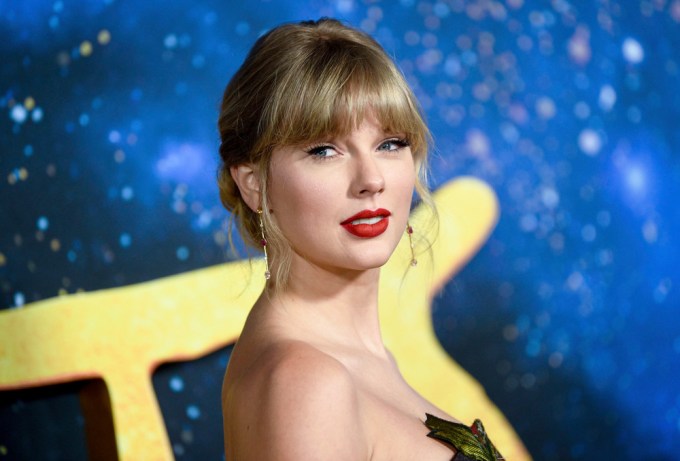 Stars With Red Lips: Photos Of Taylor Swift & Other Stars Rocking Red Pouts
