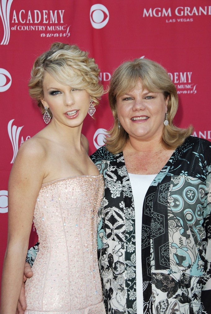 Taylor & Andrea Swift At 2007 ACM Awards