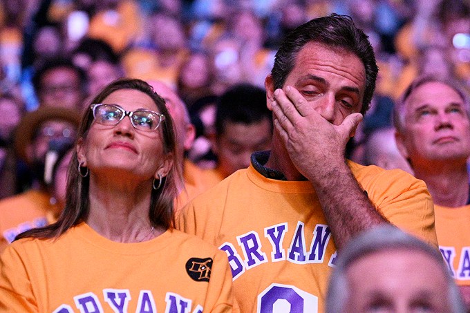 Fans Cry During Kobe Bryant Tribute
