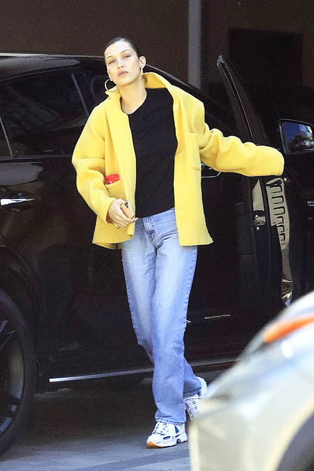 Celebrities Wearing Yellow Outfits: Pics Of Fashion Trend
