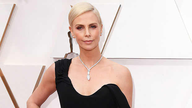 Oscars 2020: Charlize Theron goes for the fashion gold - Los Angeles Times