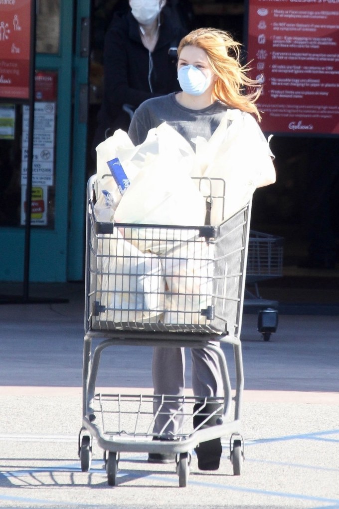 Ariel Winter going grocery shopping