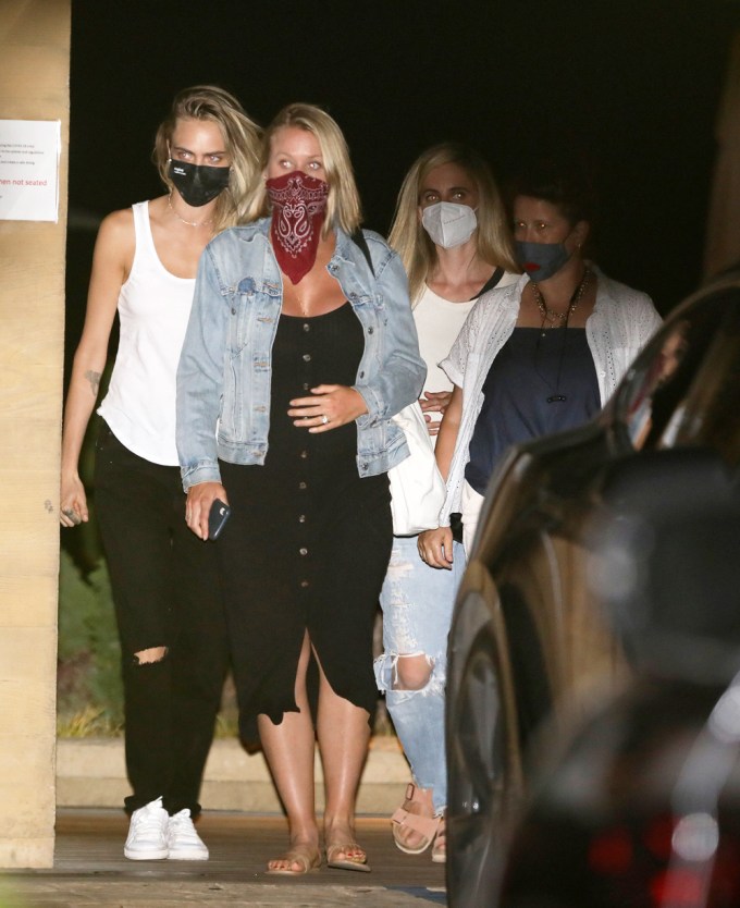 Cara Delevigne & Pals Out To Dinner In Malibu