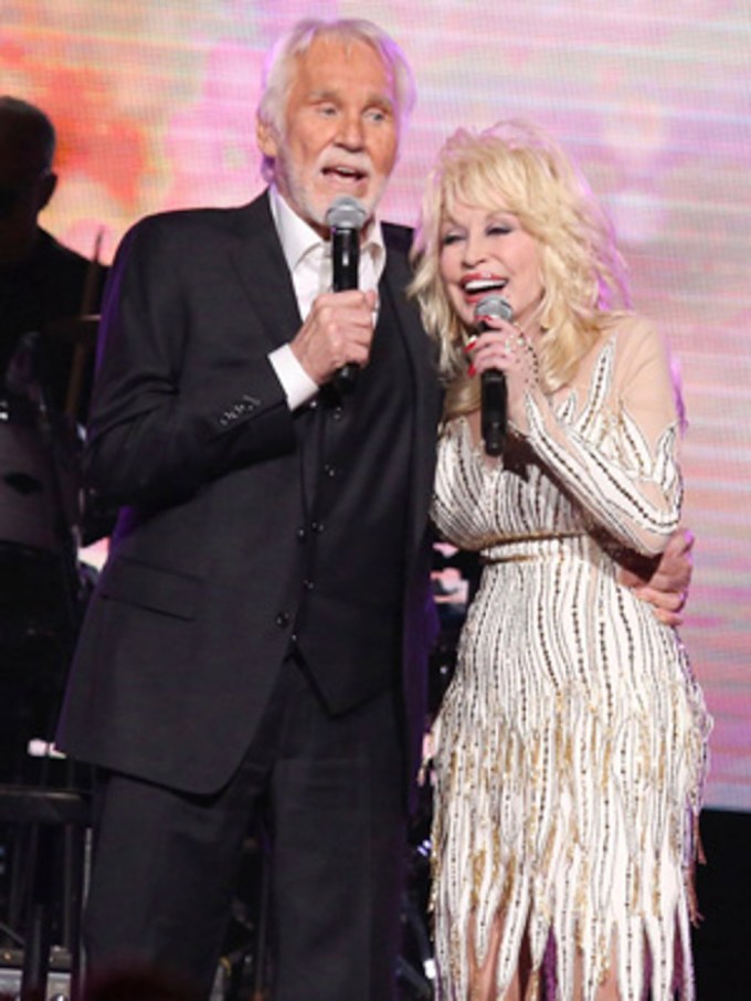 Kenny Rogers and Dolly Parton on stage