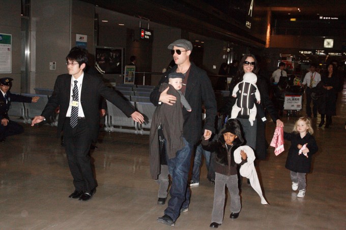 Brad & Angelina Travel With Their Twins For The First Time