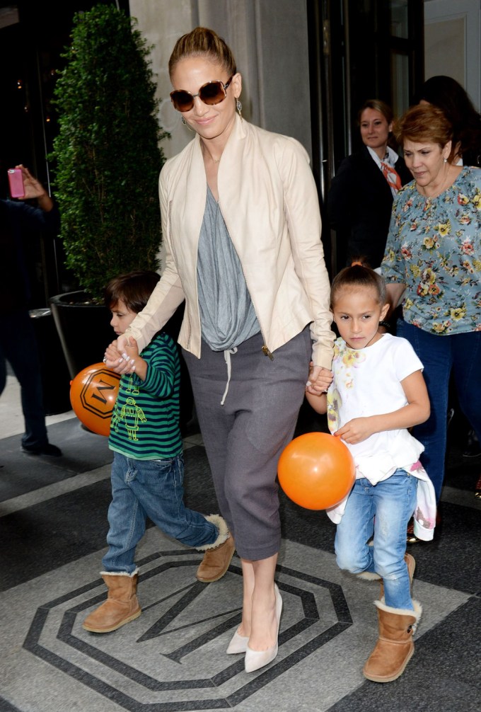Jennifer Lopez With Her Mom Guadalupe & Emme