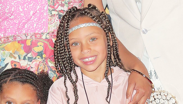 Riley Curry Raps Lecrae's Song 'Coming In Hot' In New Video With Dad Steph  – Hollywood Life