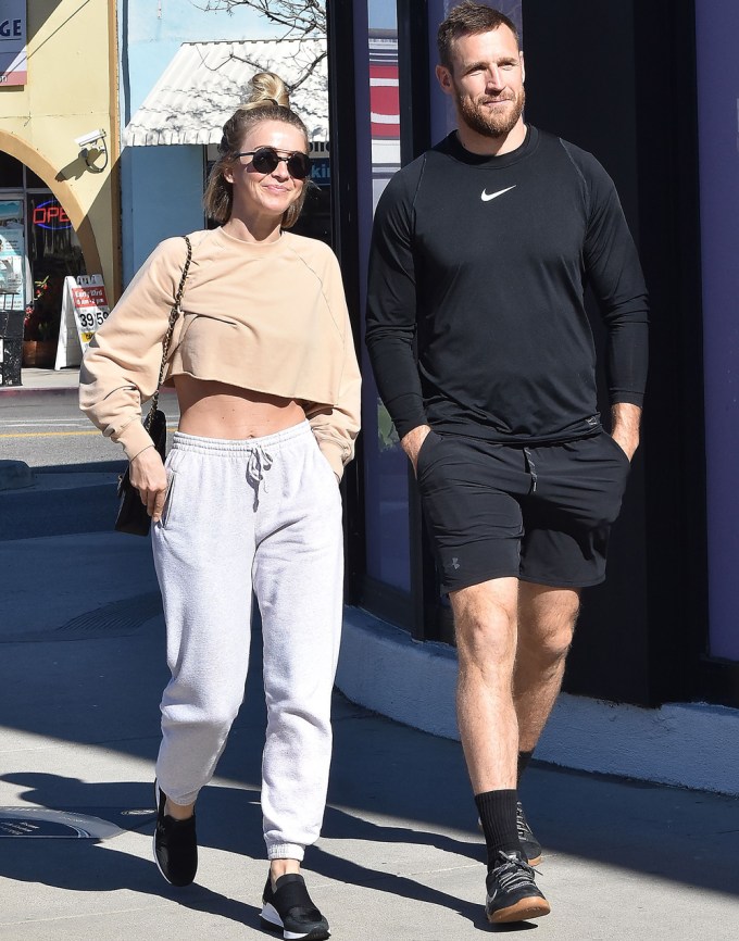 Julianne Hough and Brooks Laich have their hands in their pockets