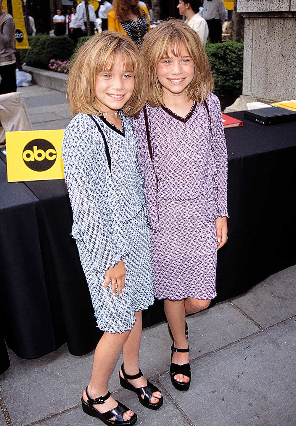 Mary-Kate & Ashley Olsen Young: Photos Of The Twins Through The Years –  Hollywood Life