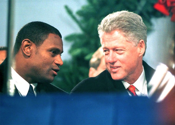 Sammy Sosa chatting with Bill Clinton