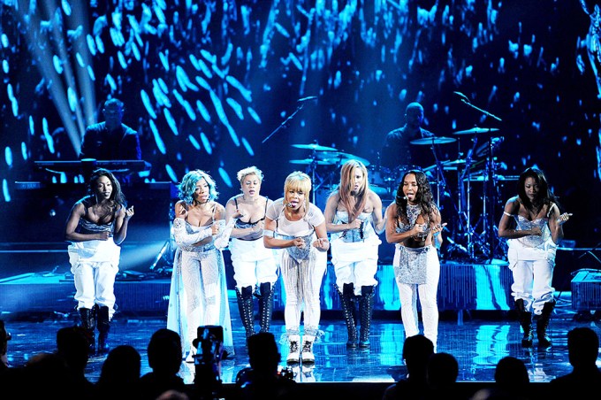 TLC Plays The 2013 American Music Awards