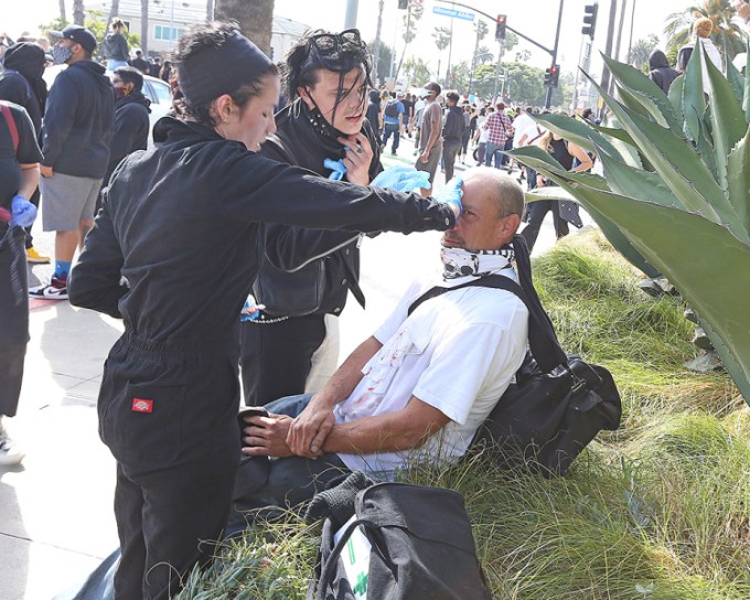Halsey & Yungblud Providing First-Aid To A Protester