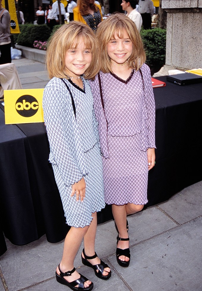 Mary-Kate & Ashley Olsen In Matching Outfits