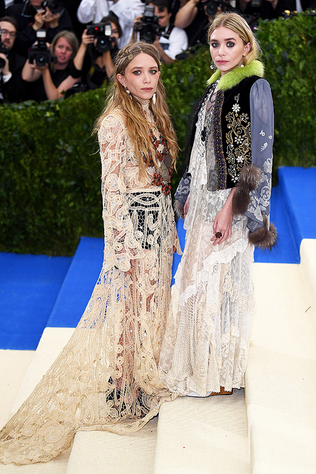 Mary & Ashley Olsen's Style: Photos Outfits – Hollywood Life