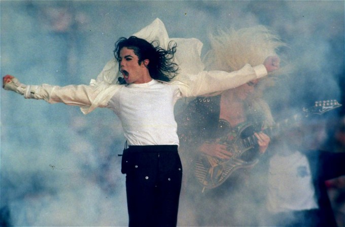 Michael Jackson performs in Pasadena