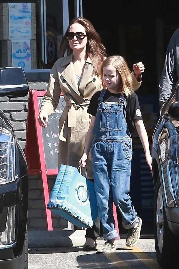 Angelina Jolie & Daughter Vivienne Go To Store In Protective Gear – Hollywood Life