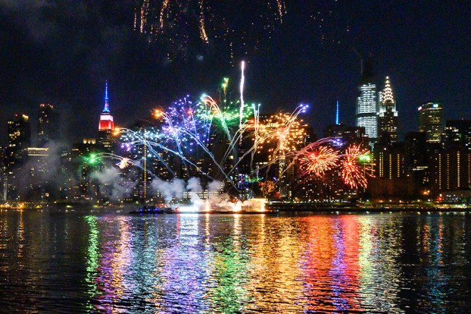 Macy’s 4th of July Fireworks Display 2020 — Photos From New York City