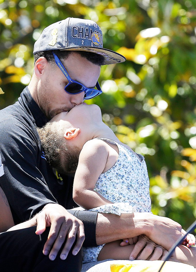 Stephen Curry & Riley Curry Kissing