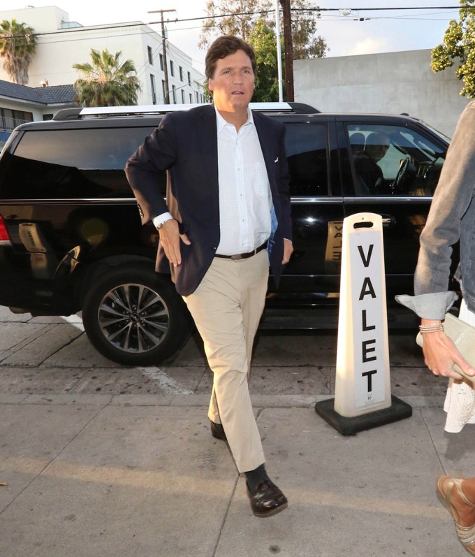 Tucker Carlson heads into a Los Angeles restaurant