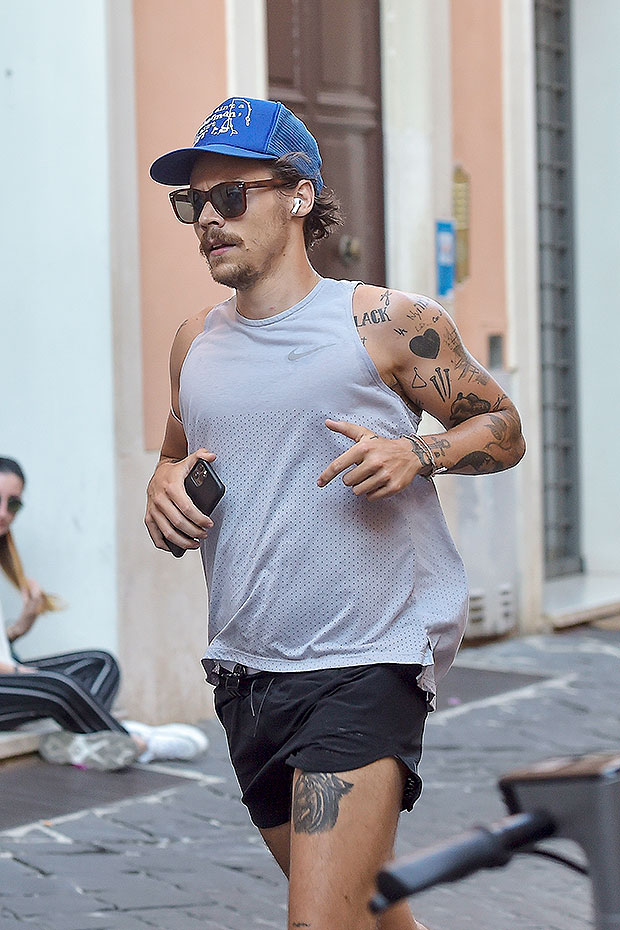 Harry Styles Rocks Mustache On Rome Jog: Photo – Hollywood Life