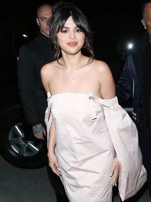 Selena Gomez Tries to Make the Perfect Ramen on 'Selena + Chef': Sneak  Peek! (Exclusive)