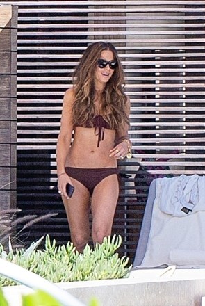 Los Cabos, MEXICO  - *EXCLUSIVE* - Kate Beckinsale, 46, flaunts her bombshell bikini body as she enjoys idyllic beach getaway in Los Cabos, Mexico. The actress sported a stunning chocolate colored two piece and was seen holding a copy of Gary Janetti's "Do you mind if I cancel?'' Shot on 12/01/19.Pictured: Kate BeckinsaleBACKGRID USA 2 DECEMBER 2019 BYLINE MUST READ: HEM / BACKGRIDUSA: +1 310 798 9111 / usasales@backgrid.comUK: +44 208 344 2007 / uksales@backgrid.com*UK Clients - Pictures Containing ChildrenPlease Pixelate Face Prior To Publication*