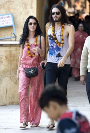 BREAKING NEWS New Details About Katy Perry And Russell Brand s Lavish Indian Wedding