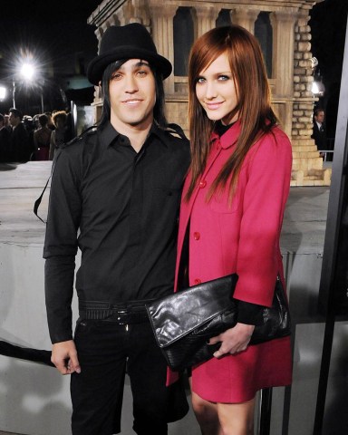 ©2008  credit NCNA only  310-828-3445Musicians Pete Wentz and Ashlee Simpson attend the premiere of the motion picture sci-fi thriller "Cloverfield", at Paramount Studios in Los Angeles on January 16, 2008. XYZ (Mega Agency TagID: MEGAR119136_1.jpg) [Photo via Mega Agency]
