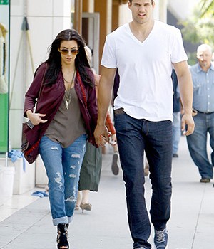 ©2011 RAMEY PHOTO 310-828-3445Los Angeles, Jun 14th 2011KIM KARDASHIAN and fiance KRIS HUMPHRIES were spotted holding hands after breakfast at Nate N' Al in Beverly Hills, CA.PGpg68 (Mega Agency TagID: MEGAR65166_2.jpg) [Photo via Mega Agency]