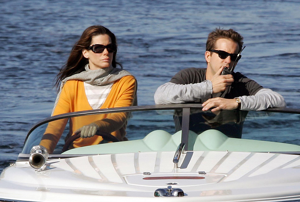 U.S actors Sandra Bullock and Ryan Reynolds on set of their new movie "The Proposal" filming on a boat in Rockport, Massachusetts on April 15, 2008.Photo by Charles Guerin/ABACAPRESS.COM (Mega Agency TagID: MEGAR98401_1.jpg) [Photo via Mega Agency]