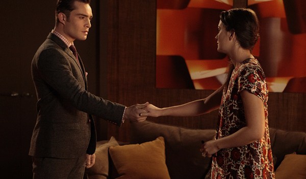 Gossip Girl Recap Chuck Blair In Car Accident After Reunion Hollywood Life