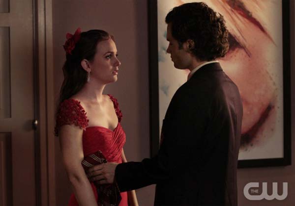 Gossip Girl Recap Dan Kisses Blair In Chuck S Room Hollywood Life