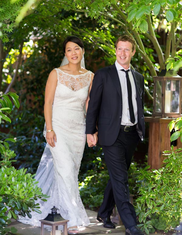 Mark Zuckerberg & Wife Priscilla Chan Look Like 'Strangers ...