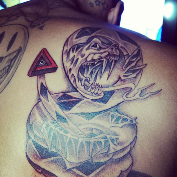 Chris Brown Gets Triangle Tattoo Referring To Rihanna Drake Hollywood Life