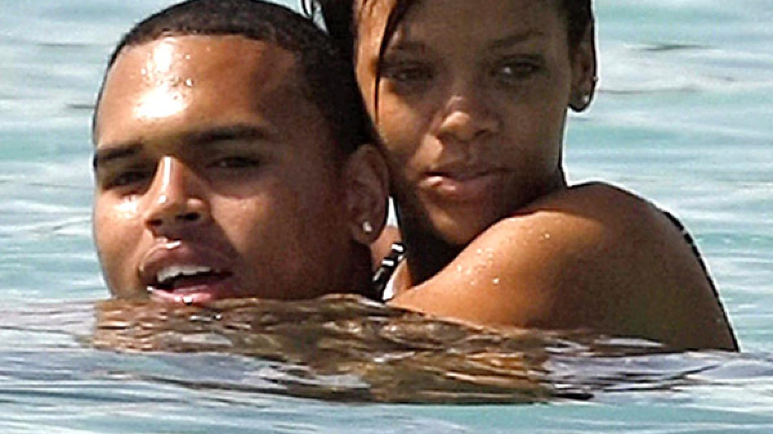 Chris Brown And Rihanna Hook Up In Nyc Bathroom — Riri S On Cloud 9 Hollywood Life