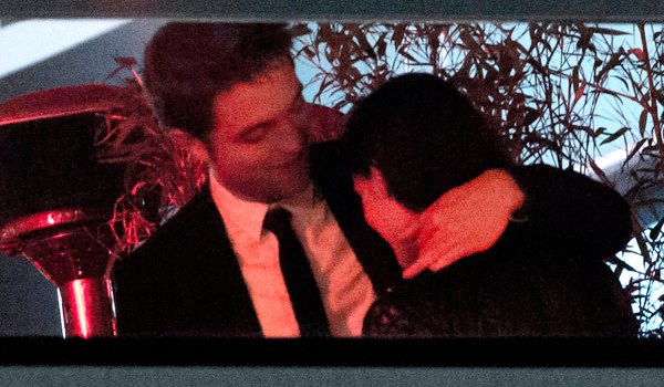 Robert Pattinson Kristen Stewart Kissing