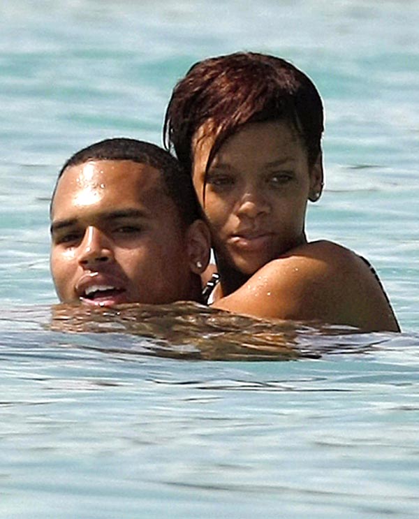 Chris Brown Rihanna Engaged She Would Accept His Proposal If He Asked 7312