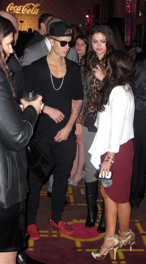 Selena Gomez & Justin Bieber’s AMA AfterParty PDA — Back