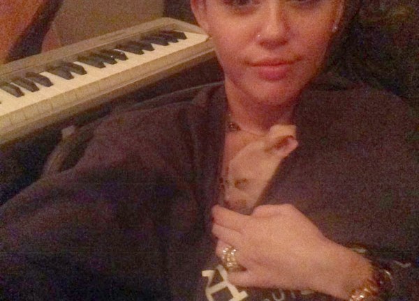 Miley Cyrus Married — Singer Shows Huge Ring In New Picture Hollywood Life 9256