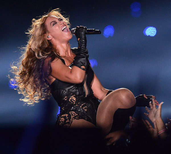 Beyonce electrifies in fast-paced halftime show