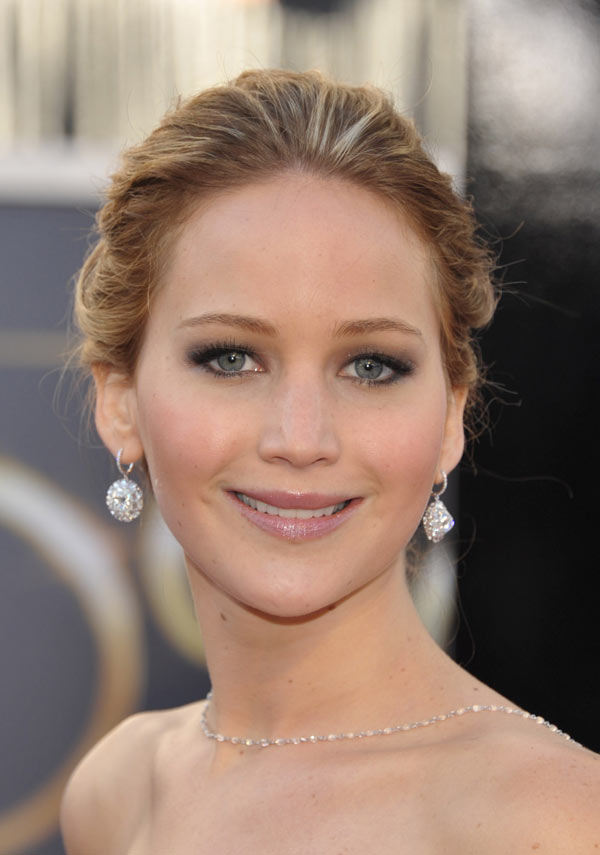 Jennifer Lawrence’s Academy Awards Hair And Makeup — Sexy Smokey Eyes
