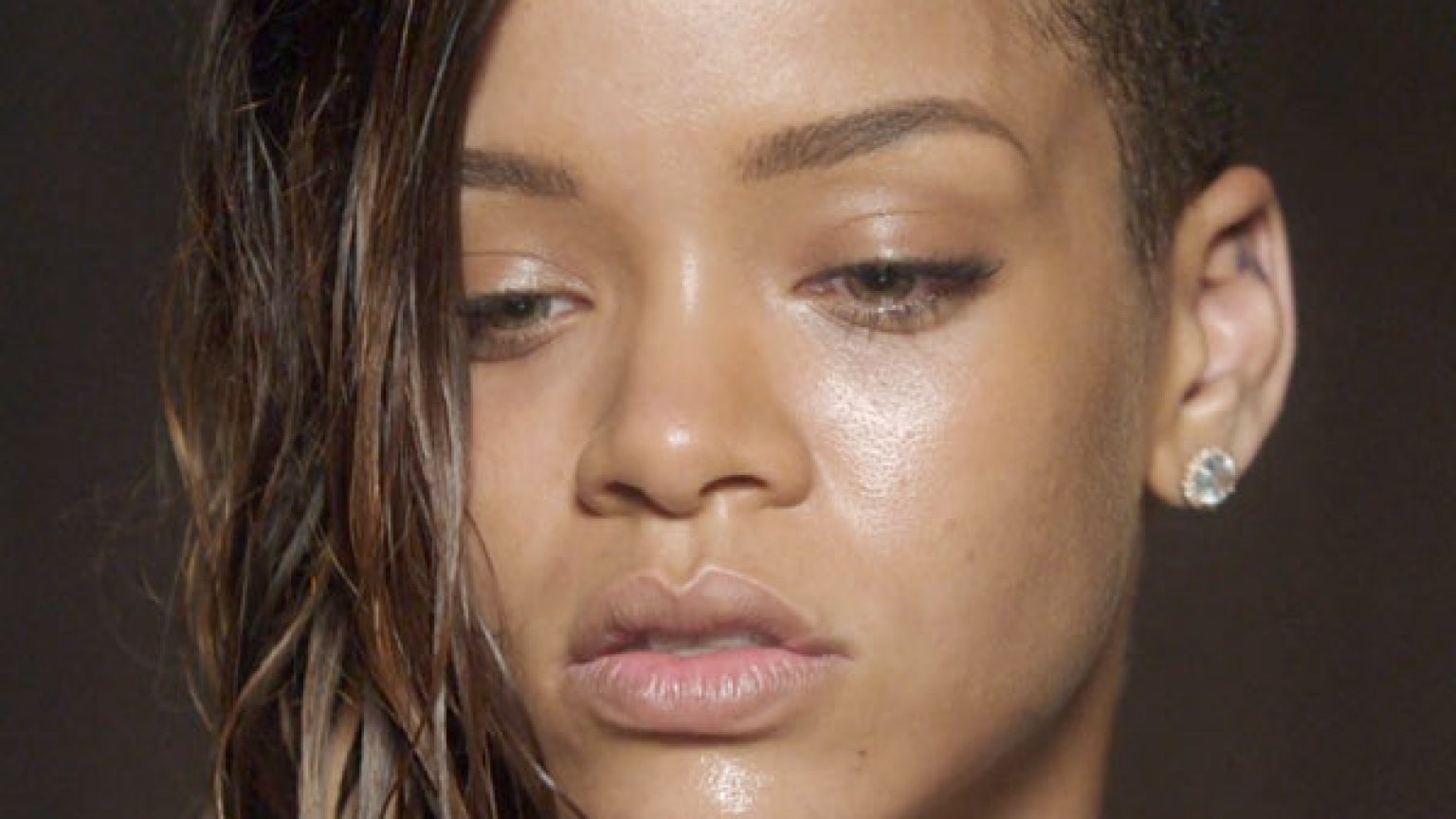Rihanna Without Makeup In ‘stay Video — Star Looks Gorgeous Bare Faced Hollywood Life 