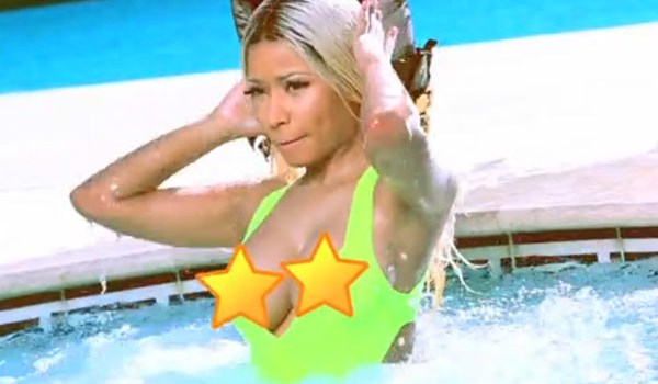 Nicki Minaj Nip Slip