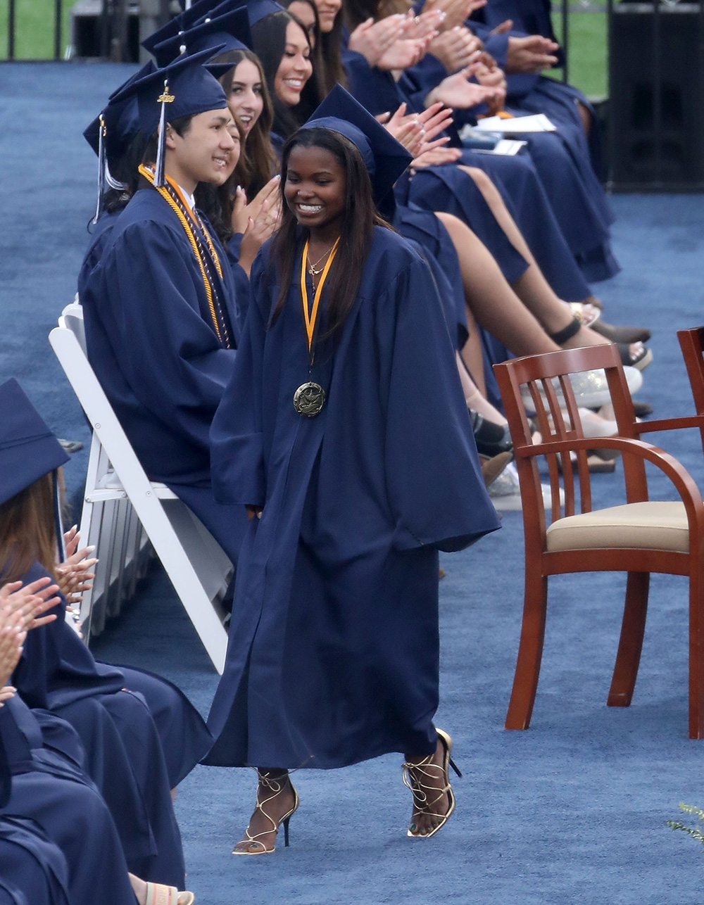 Los Angeles, CA - *EXKLUSIV* - Kevin Harts Tochter Heaven Hart ist Absolventin der Salutatorin der Sierra Canyon High School in Los Angeles. Im Bild: Heaven Hart BACKGRID USA 25 MAI 2023 Die Zeile muss lauten: BACKGRID USA: +1 310 798 9111 / usasales@backgrid.com Großbritannien: +44 208 344 2007 / uksales@backgrid.com *Kunden aus Großbritannien – Bilder, die Kinder enthalten, müssen vor der Veröffentlichung verpixelt werden*