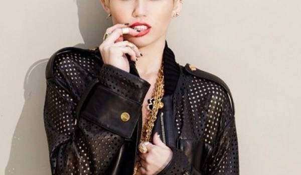 Miley Cyrus No Bra
